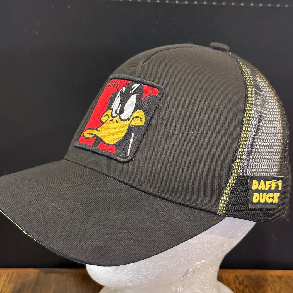 Looney Tunes Daffy Duck Trucker Hat Black Yellow Mesh Snapback Cap